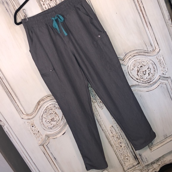 FIGS Technical Collection Graphite Gray Cargo Scrub Medical Pants Size Medium - Picture 2 of 12